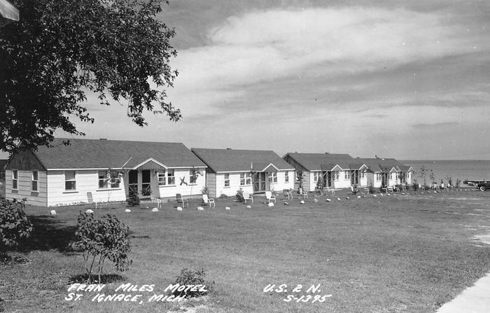Fran Miles Motel (Saitis Beach Motel) - Vintage Postcard (newer photo)